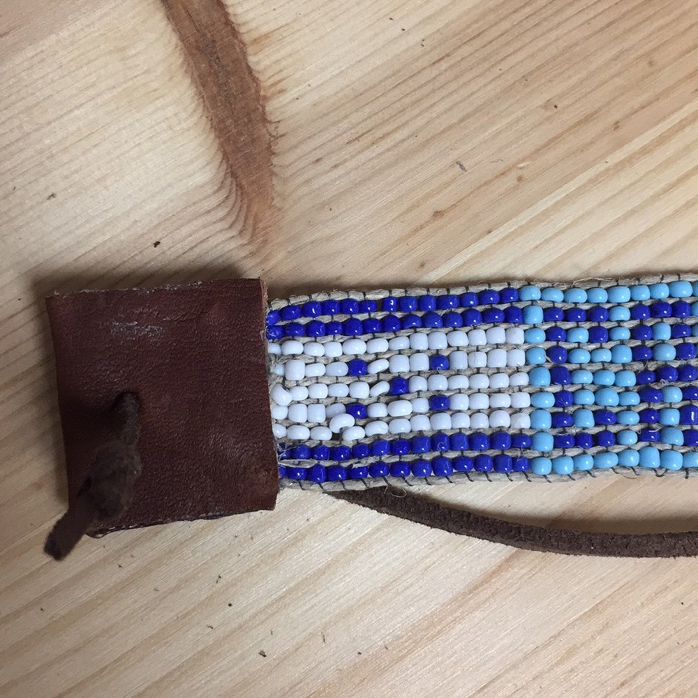 Handmade Honduras beaded leather hemp brac.🖤